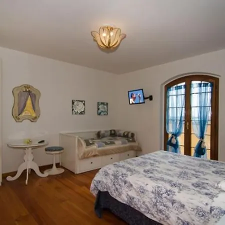 La Casa Gialla A