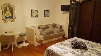 La Casa Gialla A Bed and Breakfast Montignoso