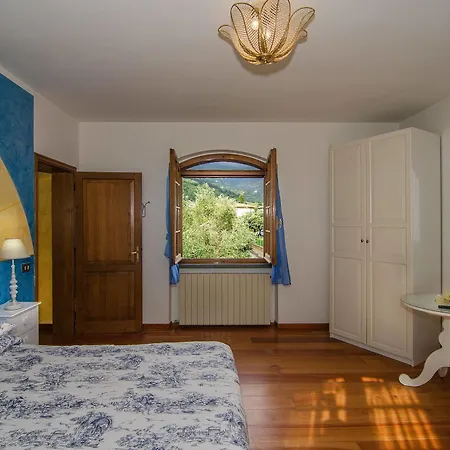 La Casa Gialla Bed & Breakfast Montignoso